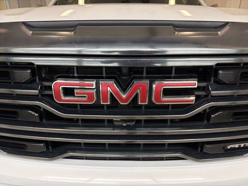 Used 2024 GMC Sierra 1500 AT4 w/ Technology Package AWD/4WD image 14