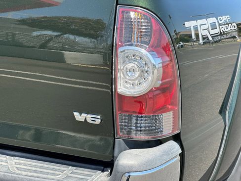 Used 2013 Toyota Tacoma 4x4 Access Cab V6 w/ TRD Off-Road Pkg image 22