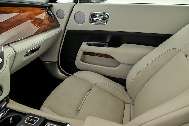 Used 2015 Rolls-Royce Wraith RWD image 37