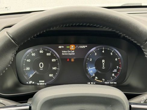 Used 2020 Volvo XC40 T5 Momentum image 23