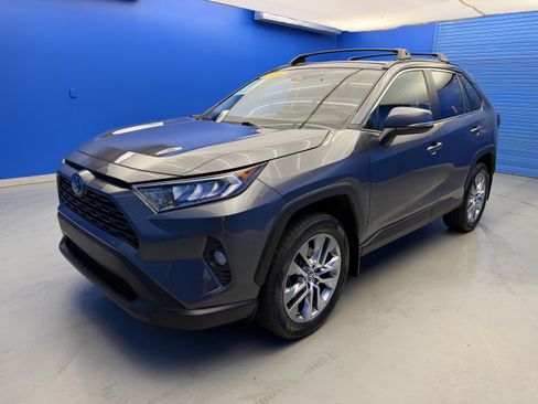 Used 2020 Toyota RAV4 XLE Premium AWD/4WD image 4