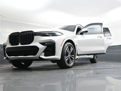 Used 2021 BMW X7 xDrive40i w/ M Sport Package image 42