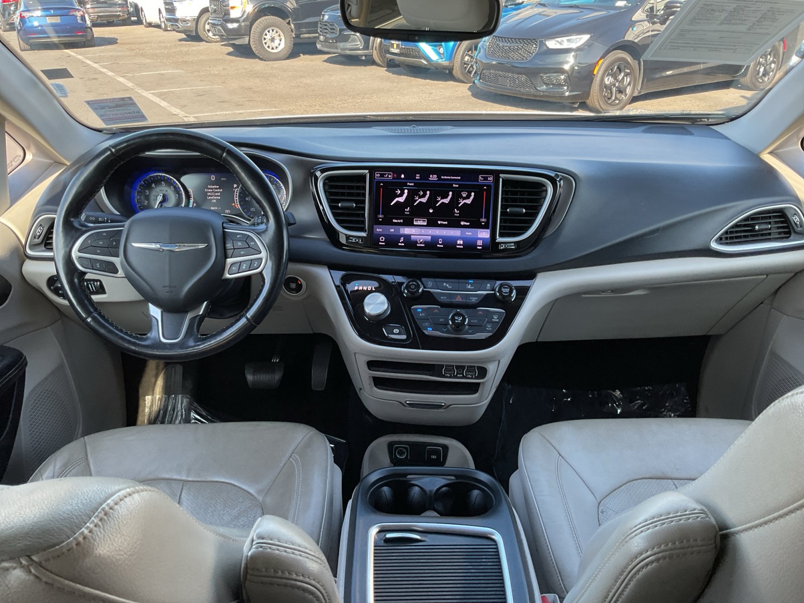 Used 2021 Chrysler Pacifica Touring-L FWD image 17