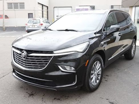 Used 2022 Buick Enclave Essence FWD image 9