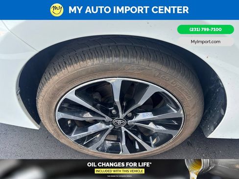 Used 2017 Toyota Corolla SE w/ Carpet Mat Package (TMS) FWD image 6