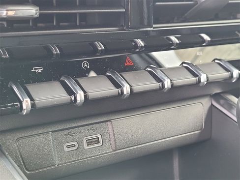 New 2026 GMC Canyon Elevation w/ Convenience Package image 16