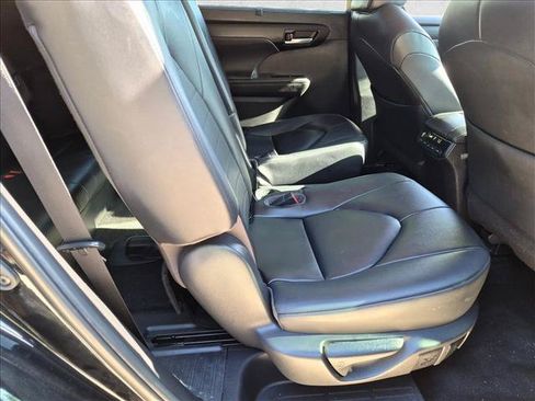 Used 2023 Toyota Highlander XLE FWD image 20