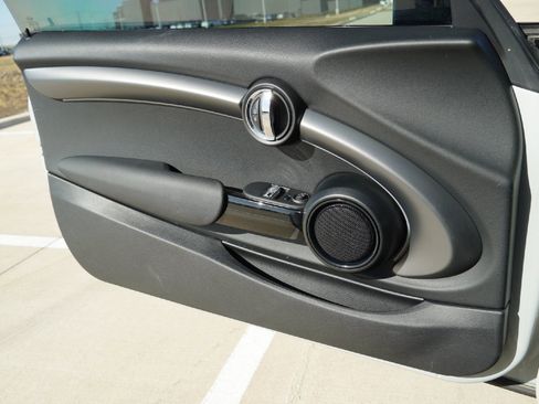 Used 2023 MINI Cooper 2-Door Hardtop image 22