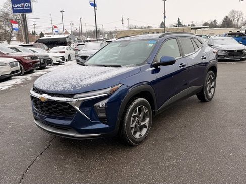 Used 2024 Chevrolet Trax LT w/ Driver Confidence Package image 4