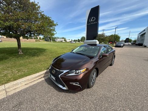 Used 2017 Lexus ES 350 w/ Luxury Package FWD image 5