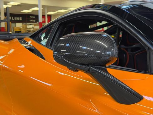 Used 2021 McLaren 765LT RWD image 18