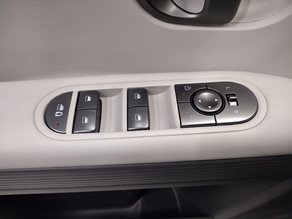 New 2027 Hyundai Ioniq 5 SE AWD/4WD image 18