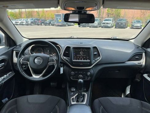 Used 2015 Jeep Cherokee Latitude w/ Cold Weather Group AWD/4WD image 16