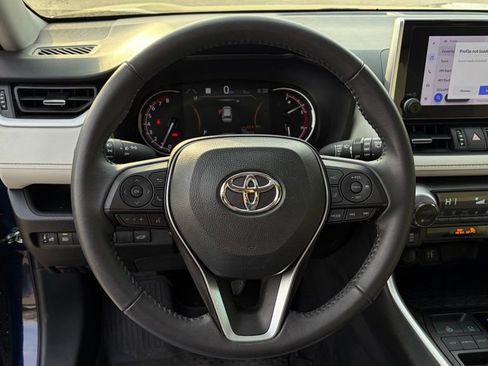 Used 2023 Toyota RAV4 XLE Premium image 17