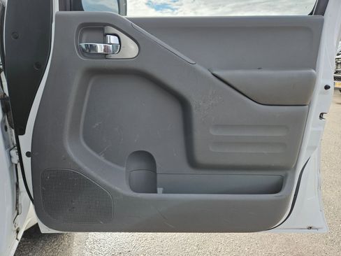 Used 2016 Nissan Frontier Desert Runner image 28