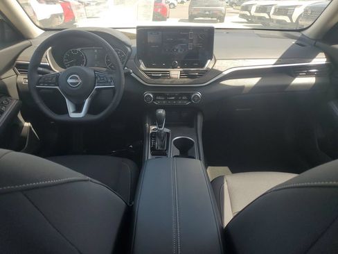 Used 2025 Nissan Altima 2.5 SV w/ SV Premium Package FWD image 19