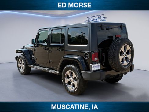 Used 2016 Jeep Wrangler Unlimited Sahara w/ Connectivity Group AWD/4WD image 3