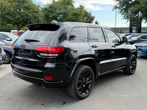 Used 2022 Jeep Grand Cherokee Laredo X AWD/4WD image 8