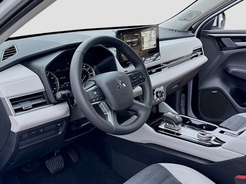 New 2026 Mitsubishi Outlander SE AWD/4WD image 4