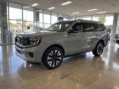 New 2025 Ford Expedition Platinum w/ Platinum Ultimate Package image 9