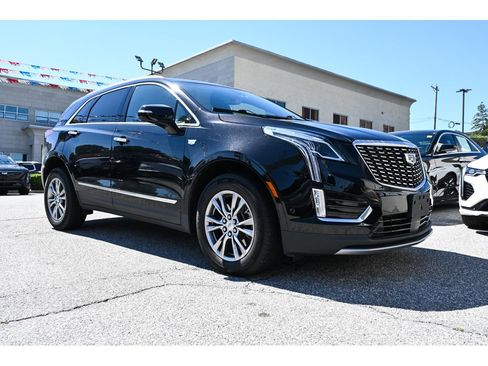 Used 2022 Cadillac XT5 Premium Luxury w/ Technology Package AWD/4WD image 2