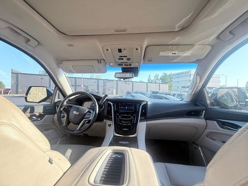 Used 2020 Cadillac Escalade Luxury AWD/4WD image 14