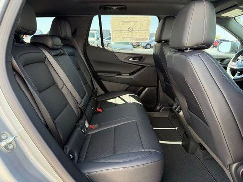 New 2026 Chevrolet Equinox LT w/ Convenience Package II FWD image 4