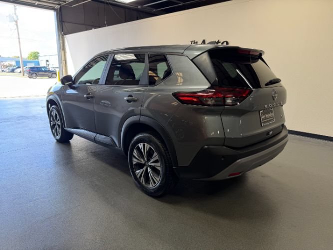 Used 2023 Nissan Rogue SV FWD image 2