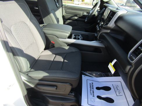 New 2026 RAM 1500 Express AWD/4WD image 15