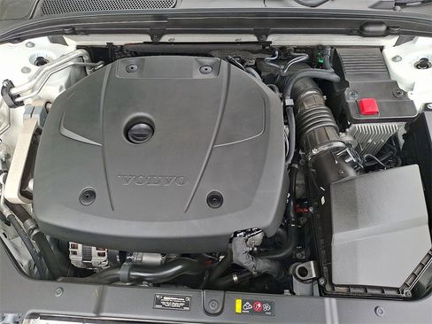 Used 2020 Volvo S60 T6 Momentum image 26
