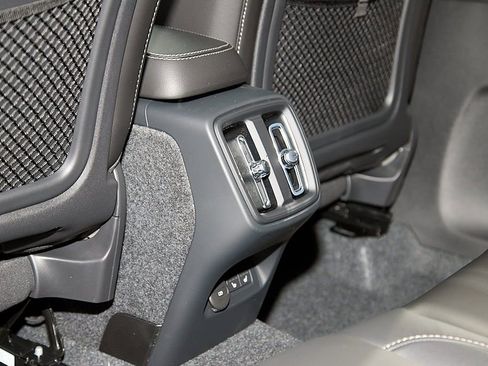 New 2026 Volvo XC40 B5 Ultra w/ Climate Package image 21