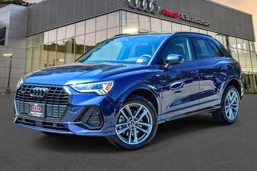 Used 2023 Audi Q3 2.0T Premium w/ Black Optic Sport Package AWD/4WD image 1