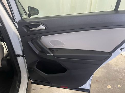 Certified 2020 Volkswagen Tiguan SE image 25