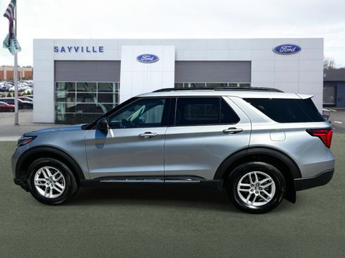 Used 2025 Ford Explorer Active image 2