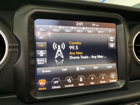 Used 2022 Jeep Wrangler Unlimited Sahara w/ Cold Weather Group image 16