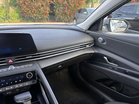 Used 2025 Hyundai Elantra SEL image 37