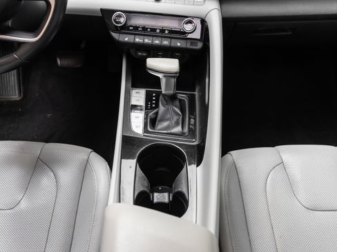 Used 2021 Hyundai Elantra Limited image 65