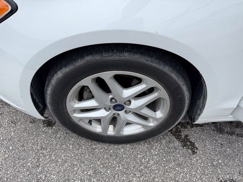 Used 2015 Ford Fusion SE FWD image 25