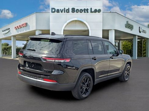 Used 2025 Jeep Grand Cherokee L Altitude image 5