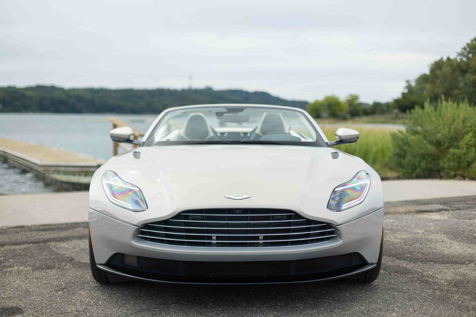 Used 2019 Aston Martin DB11 Volante RWD image 2