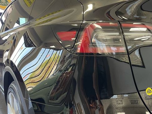 Used 2023 Tesla Model Y 2WD image 14