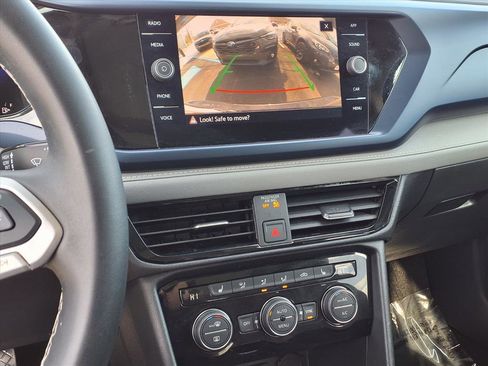 Certified 2024 Volkswagen Taos SE w/ Panoramic Sunroof Package image 24