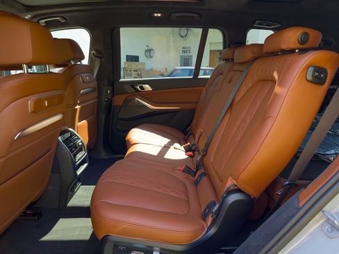 New 2026 BMW X7 M60i image 17