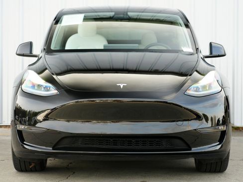Used 2023 Tesla Model Y Long Range image 7