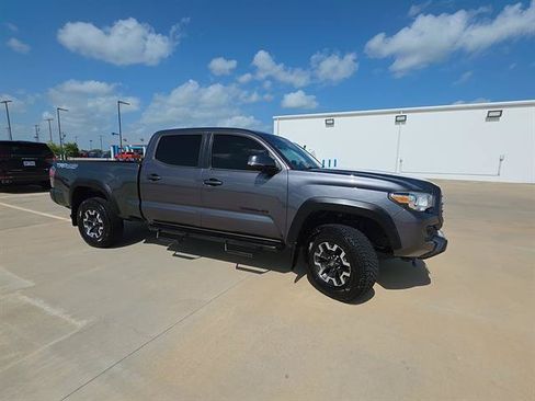Used 2020 Toyota Tacoma TRD Off-Road w/ Advanced Technology Package AWD/4WD image 5