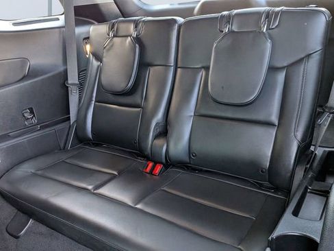 Used 2021 Ford Explorer XLT w/ Equipment Group 202A RWD image 13