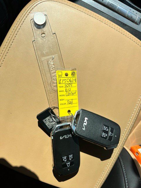 Used 2024 Kia Carnival EX FWD image 15