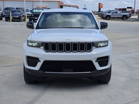 Certified 2023 Jeep Grand Cherokee Laredo w/ Luxury Tech Group I AWD/4WD image 3