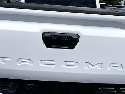 Used 2025 Toyota Tacoma SR5 AWD/4WD image 27