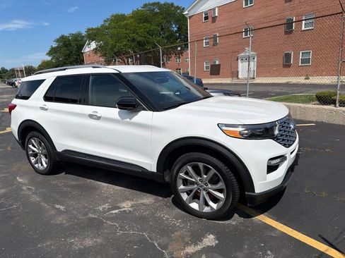 Used 2023 Ford Explorer Platinum w/ Technology Package AWD/4WD image 7